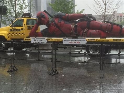 Slideshow Estátua Gigante De Deadpool Chega Ao Japão Com Ajuda De