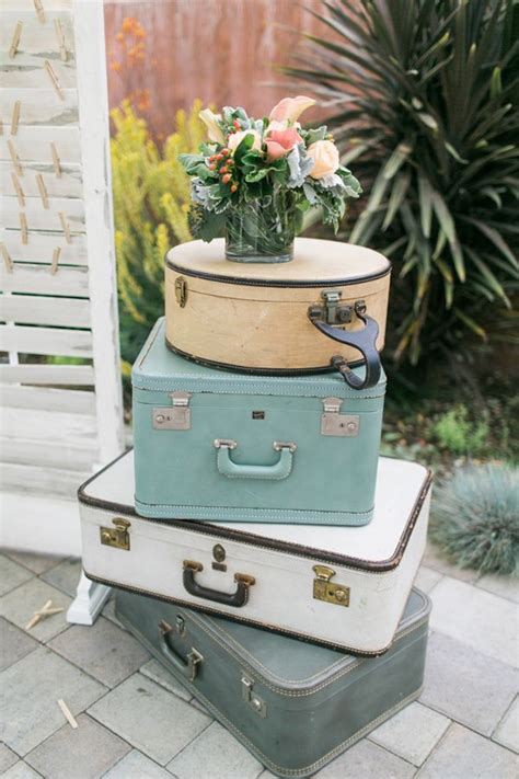 Vintage Suitcases חתונת אביב Spring Wedding Vintage Suitcases