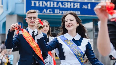 The Last Bell Russia S High School Seniors Celebrate Leaving The Moscow Times