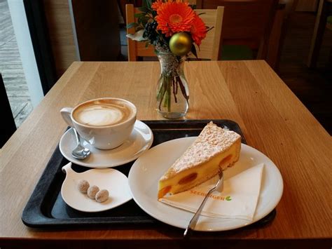 Ein gemütlicher ort für eine schöne zeit. Kaffee und Kuchen - Bild von Seeberger'S Shop & Café, Ulm ...