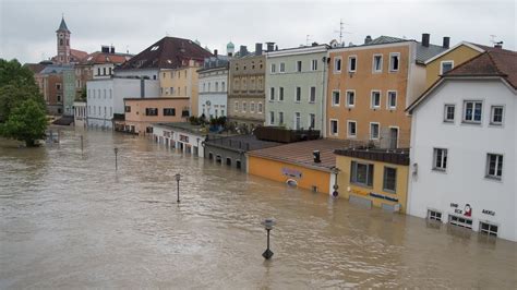 Wie entsteht hochwasser und was kann man dagegen tun? Hochwasser in Passau 2013 Spezial - YouTube
