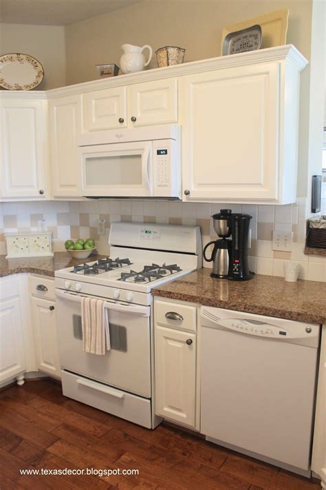 If you're in the market to paint your kitchen cabinets, you have come to the right place! Best Color For Kitchen Cabinets With White Appliances ...