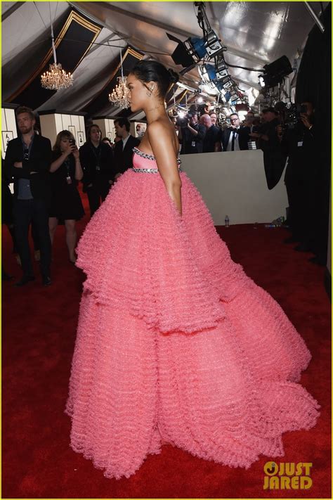 Rihanna Is A Pink Princess On Grammys 2015 Red Carpet Photo 3299459