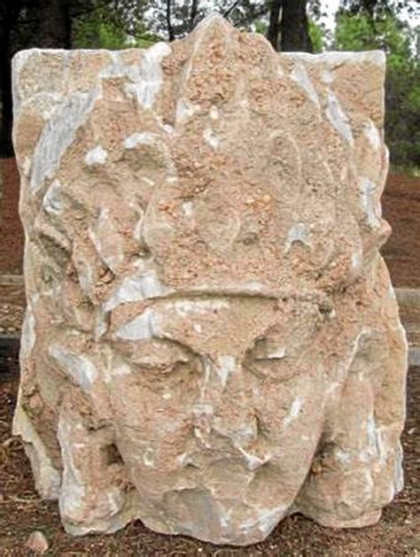 Resuelto el misterio de las tres cabezas de indígenas de mármol halladas en La Rábida Huelva