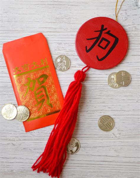 This year of pig, invite wealth and fortune with a bit of creativity. Simple DIY Chinese New Year Decoration: Year of the Dog - Amy Latta Creations