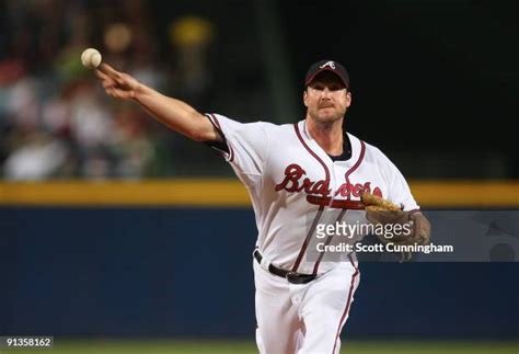 Derek Lowe Braves Photos And Premium High Res Pictures Getty Images