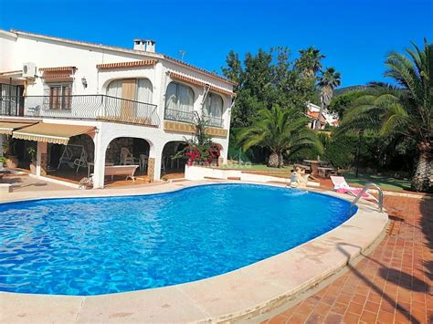 Simple Science: How to Make a Volcano with Kids