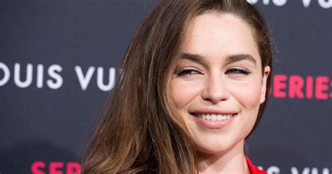 Wait Now Emilia Clarke Says She Doesnt Hate Sex Scenes Huffpost