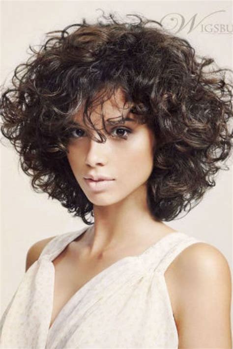 Choix Dune Frange Sur Cheveux Bouclés Haircuts For Curly Hair Wavy
