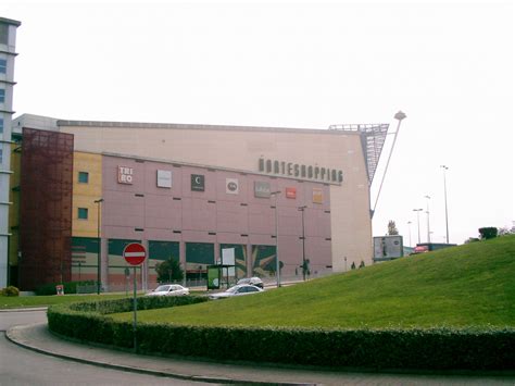 As melhores opções em lojas, restaurantes e entretenimento estão no norte shopping. Cidade do Porto (;: Norte Shopping