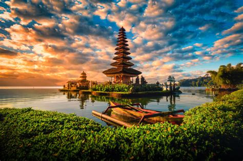 In other words, the ulun danu temple. Pura ulun danu bratan, hindu temple with boat on bratan lake landscape at sunrise in bali ...