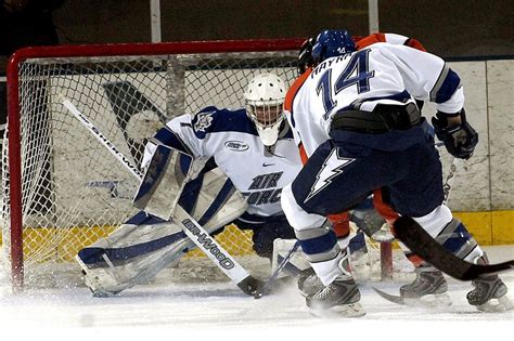 Kazakhs break out the offence. Les règles de base du hockey sur glace - Just in Loisirs