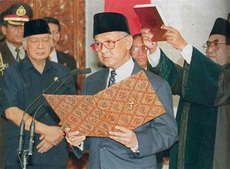 Bj habibie meninggal dunia pada usia 83 tahun karena penyakit yang dideritanya. Biografi BJ Habibie : Latar Belakang, Kisah, Keluarga dan ...
