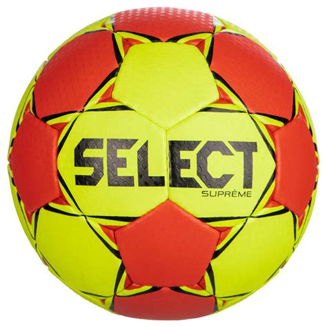 The players pass the ball from hand to hand with the aim of scoring goal without touching or going inside the defending line. SELECT Supreme Size 2 Handball - Red/Green | Decathlon