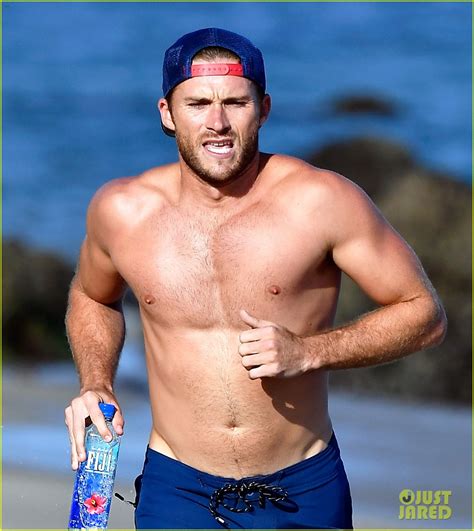 Scott Eastwood Goes Shirtless For A Run Along The Beach Photo 3940568 Shirtless Photos