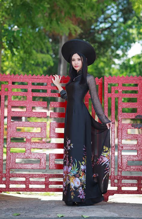 Vietnamese Beautiful Women Wearing Ao Dai At Pagoda Photograph By Huynh Thu Fine Art America