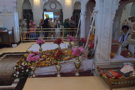 Inside Of The Takht Sri Keshgarh Sahib Gurudwara Sikh Temp Flickr