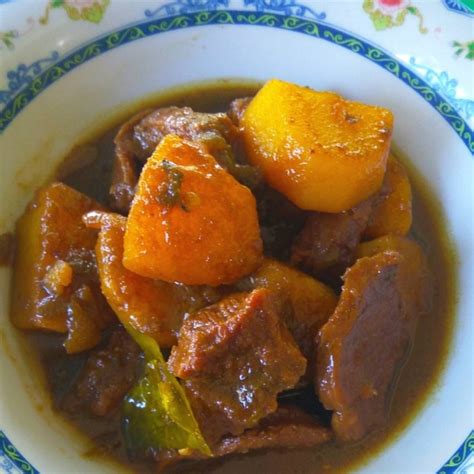 Sebentar lagi hari kemenangan tiba, udah nyiapin masakan spesial buat lebaran? 2 Resep Semur Daging Sapi yang Gurih Sedap