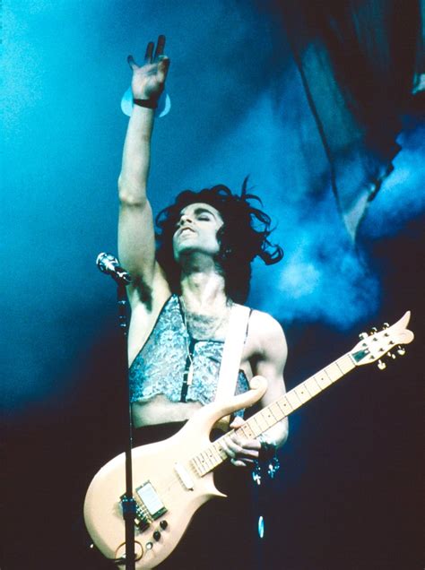 The Music Legend Couldn T Help But Rock Out During His Lovesexy Tour Prince Pictures
