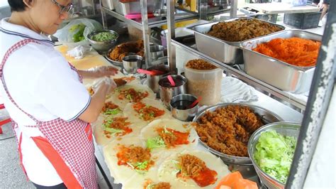 This phenomenon had cause more and more food trucks to appear at the roadside and even the park, especially during the night. Malaysia Street Food - Popiah @ Johor Bahru - YouTube