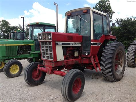 1977 International Harvester 1086 Tractors Row Crop 100hp John