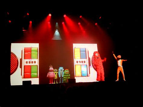 introducing muno yo gabba gabba live dan ox flickr