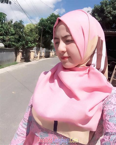 Cantik banget kaka wanita cantik like. 42 Foto Cewek Cantik Berjilbab Pas Banget Di Jadiin Istri