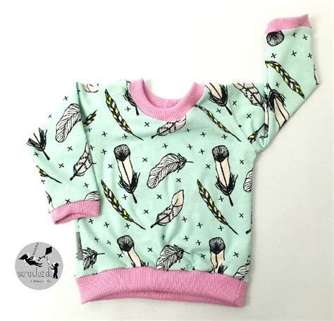 Schnittmuster für ein sweatshirt mit kapuze für kinder. Kostenloses Schnittmuster und Anleitung für Babypullover | Baby pullover, Gratis schnittmuster ...