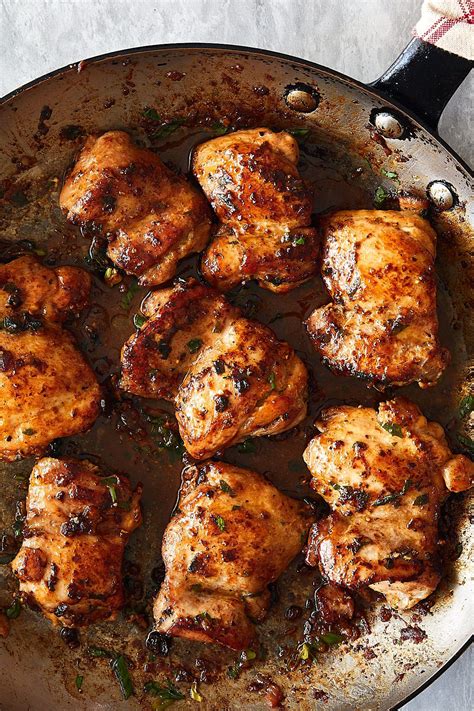 How to cook boneless chicken thighs in the pan. Succulent and amazingly flavorful 10-minute pan-fried ...