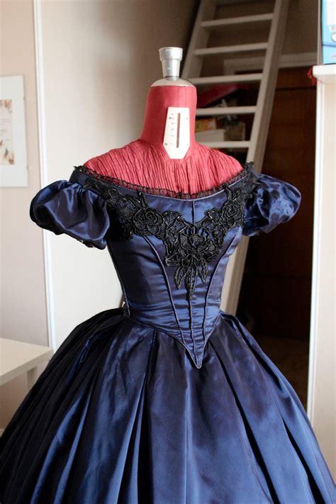 Victorian Ball Gown In Burgundy Taffeta Ubicaciondepersonascdmxgobmx