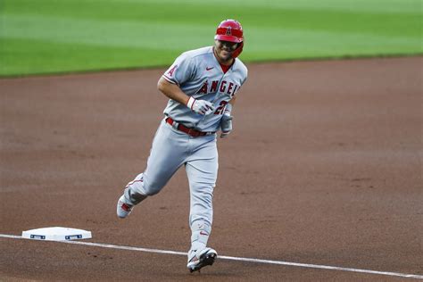 Mike Trout Homers In His First Game Back As Angels Beat Mariners Halos Heaven