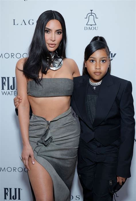 A Filha De Kim Kardashian North West Adota Um Novo Visual Loiro