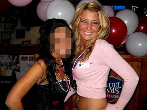 Cassie Smith Too Fat For Hooters Photo 1 Pictures Cbs News