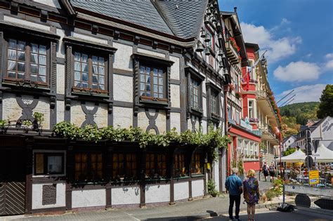 Dazu fließt die ahr zum greifen nah an unseren restaurants vorbei. Reisebericht Ahrtal- zwischen Altenahr und Ahrweiler ...