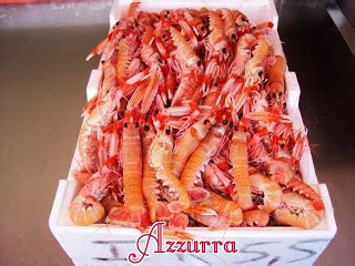 Lessate il riso basmati in acqua calda salata per circa 10 minuti, aggiungendo i piselli durante gli scolate il riso e unitelo alle verdure, condite con un filo d'olio extravergine d'oliva emulsionato con. RISO E SCAMPI AL CARTOCCIO | Azzurra taglia e cucina