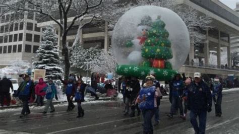Milwaukees Holiday Parade Marches On