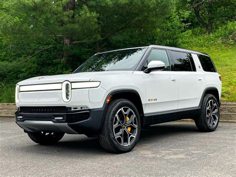 I Drove The Rivian R1s Tour The Sleek Feature Packed Interior Of The