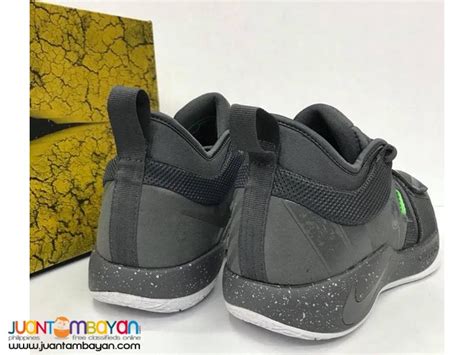 Zapatillas paul george como las pg1, las pg2.5, pg 3 y ahora, las pg 4 o las paul george 5 son ejemplos de algunos de los modelos más vendidos desde su aparición y es que no es para menos. Nike PAUL GEORGE 2.5 - Mens Basketball Shoes