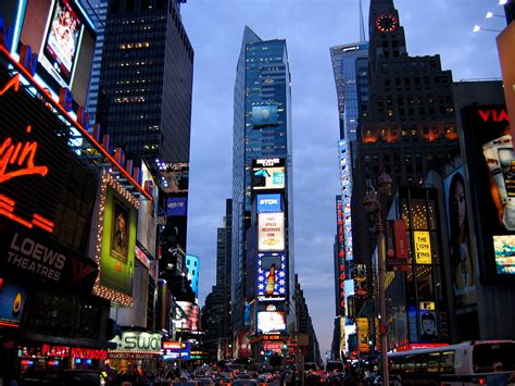 File:Times Square New York At Dusk.jpg - Wikimedia Commons