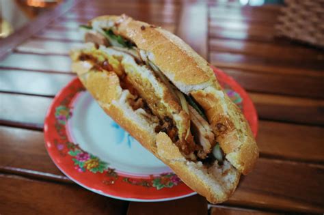 Bánh mì tươi salito vị cốm; The best Banh Mi in Hoi An: Banh Mi Phuong vs Madam Khanh ...
