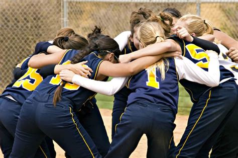6 Great Benefits Of Participating In Youth Softball