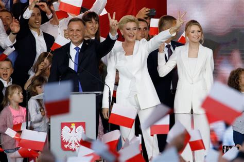 Duda Narrowly Wins Poland S Presidential Vote Rnz News