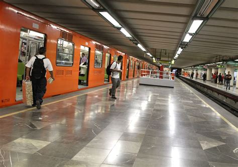 Convoy Del Metro Cdmx Golpea A Usuario En La Estación Balderas E