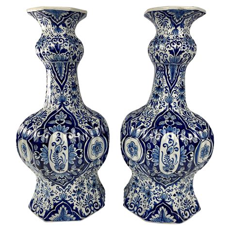 Pair Of Tall Blue And White Delft Vases At 1stdibs Delft Vases For
