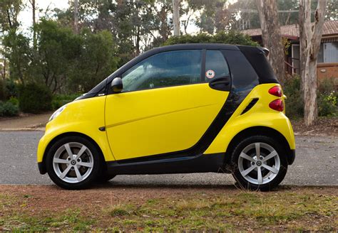 Smart Fortwo convertible yellow great looking car - Star Cars Agency