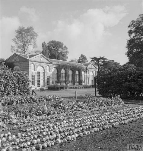 The Gardens Of Kew The Work Of Kew Gardens In Wartime Surrey England