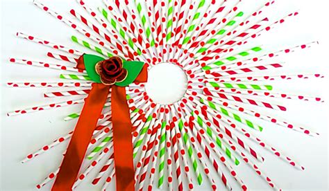 How To Make A Straw Christmas Wreath