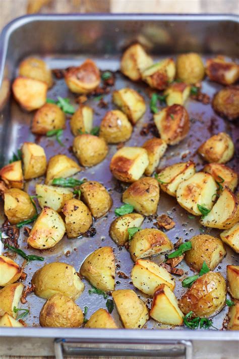Delicious Garlic Roasted Potatoes - Maya Kitchenette