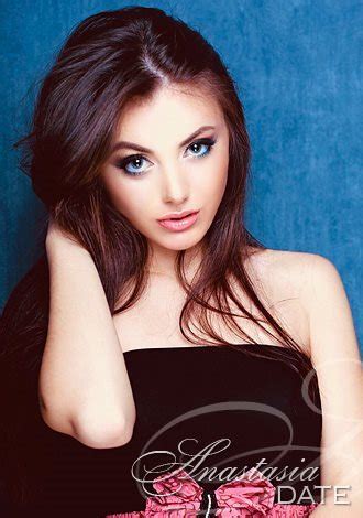 Russian Single Oksana From Moscow Yo Hair Color Chestnut