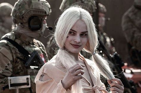 Suicide Squad Margot Robbie Talks Harley Quinns Past Collider